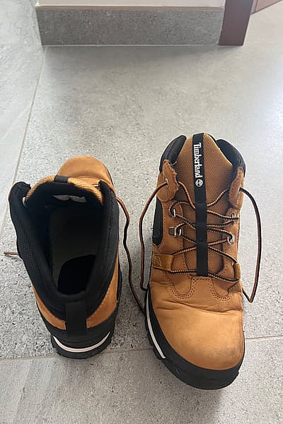 Timberland kids hiking boots by Timberland — pre-loved on Thrifted.mt