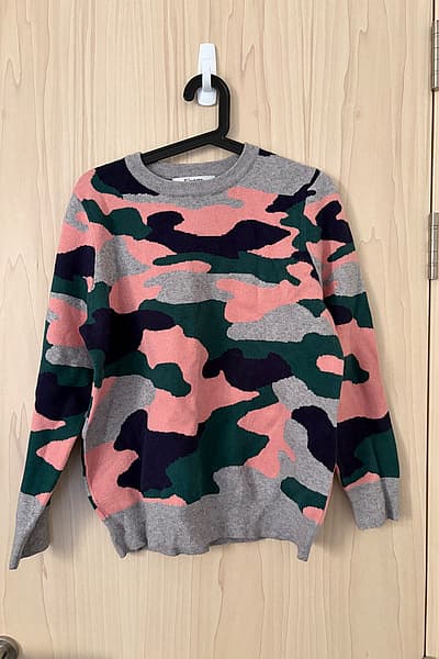Camo print round neck jumper — pre-loved on Thrifted.mt