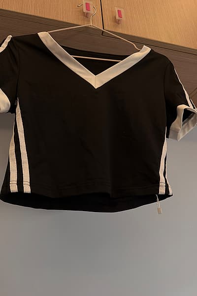 Black and white sports top — pre-loved on Thrifted.mt