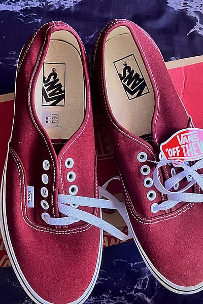 Vans burgundy shoes by Vans — pre-loved on Thrifted.mt