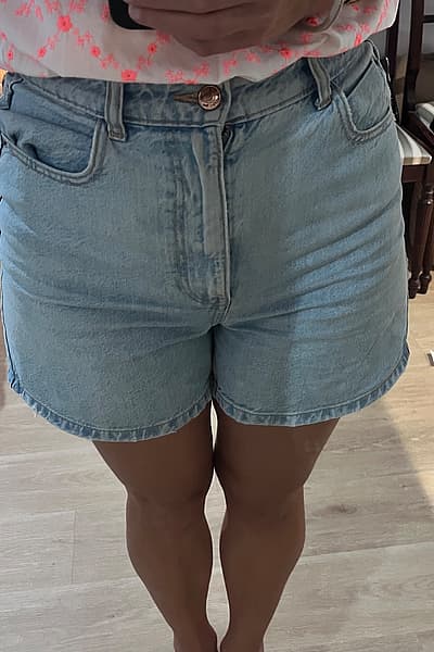 ZARA Light Wash Denim Mom Fit Shorts by ZARA — pre-loved on Thrifted.mt