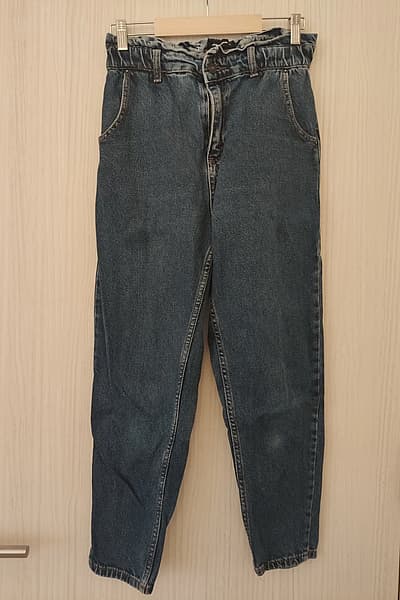 Blue high-waisted paperbag jeans — pre-loved on Thrifted.mt