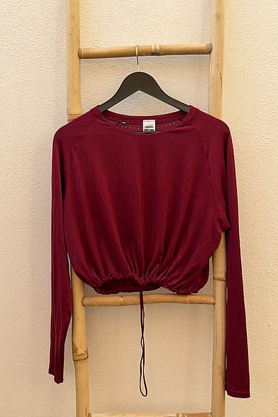 Gymshark burgundy drawstring athletic top by Gymshark — pre-loved on Thrifted.mt