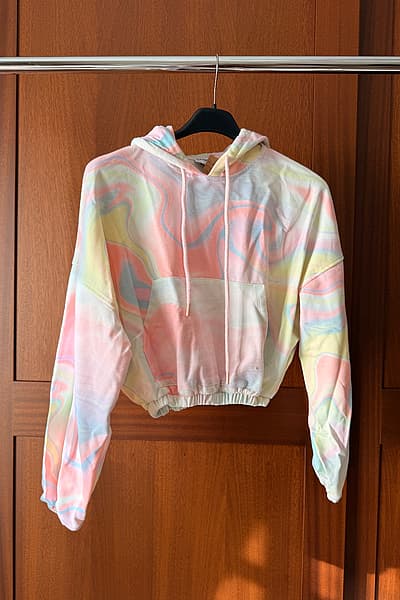 Bershka Marble Hoodie — pre-loved on Thrifted.mt