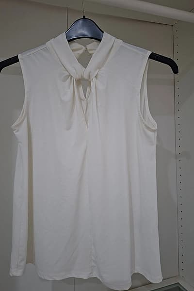H&M Sleeveless Knotted Neck Top by H&M — pre-loved on Thrifted.mt
