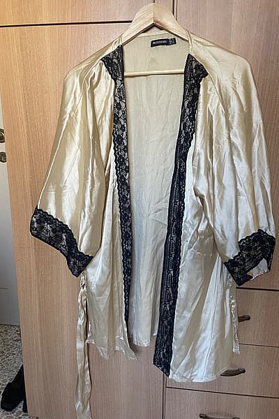 Pretty Little Thing Kimono — pre-loved on Thrifted.mt