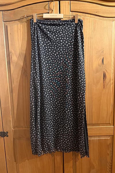 Urban Outfitters Black floral midi skirt by Urban Outfitters — pre-loved on Thrifted.mt