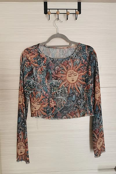 Sun print mesh crop top — pre-loved on Thrifted.mt