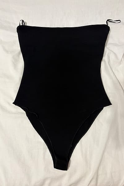 Body classico nero a coste by Zara — pre-loved on Thrifted.mt