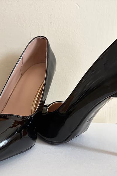 Pointed Toe Stiletto Heels — pre-loved on Thrifted.mt