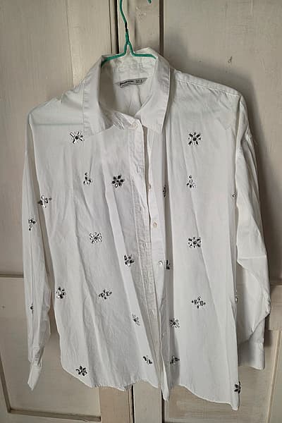 Stradivarius Embellished White Cotton Shirt by Stradivarius — pre-loved on Thrifted.mt
