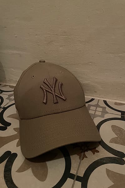 New Era Adjustable Yankees Baseball Cap by New Era — pre-loved on Thrifted.mt