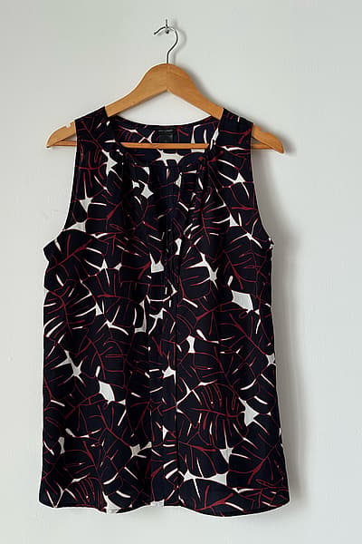 Patterned Sleeveless Blouse Top by Ann Taylor — pre-loved on Thrifted.mt