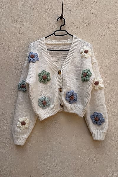 Cardigan with Flower Patterns — pre-loved on Thrifted.mt