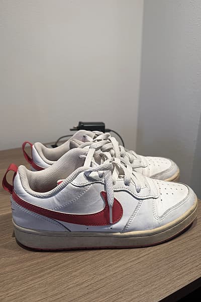 Nike  by Nike — pre-loved on Thrifted.mt