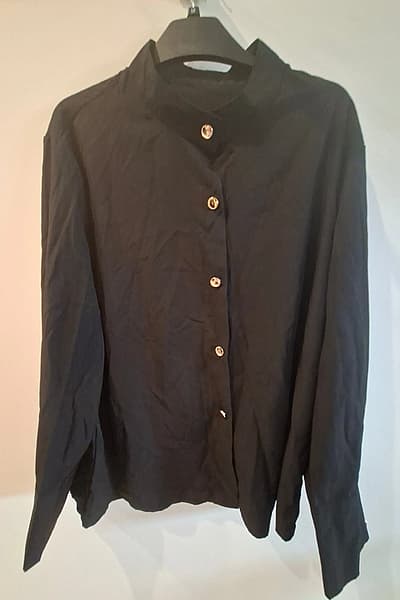 Elegant black long-sleeve blouse — pre-loved on Thrifted.mt