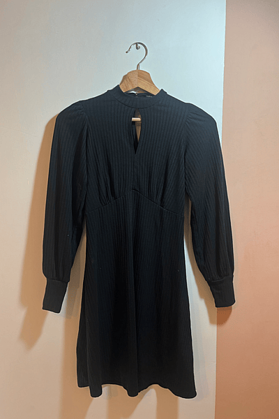 Black Ribbed Keyhole Mini Dress by New Look — pre-loved on Thrifted.mt