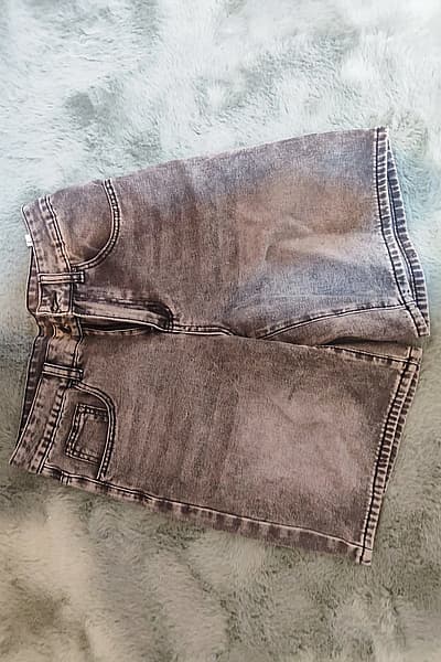 Grey shorts — pre-loved on Thrifted.mt