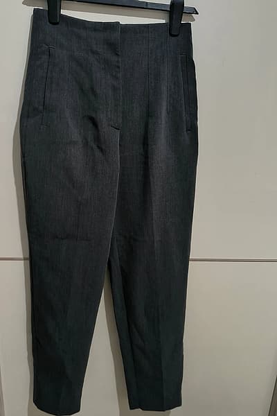 Grey slim tailored trousers by Zara — pre-loved on Thrifted.mt