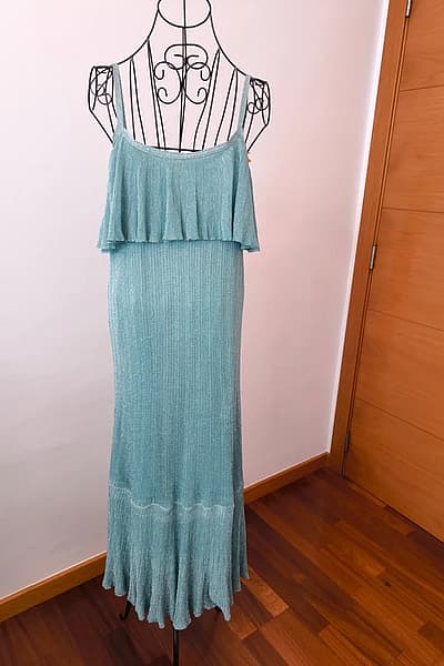 Sparkly pleated midi dress by Zara — pre-loved on Thrifted.mt