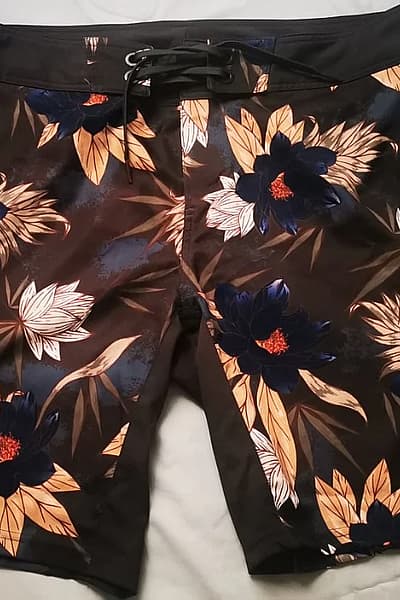 Men's board short, floral print, EU 44 by Decathlon — pre-loved on Thrifted.mt