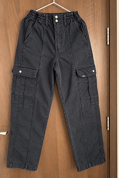 Cargo pants Vans by Vans — pre-loved on Thrifted.mt