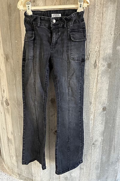 Girls black cargo denim jeans by Lindex — pre-loved on Thrifted.mt