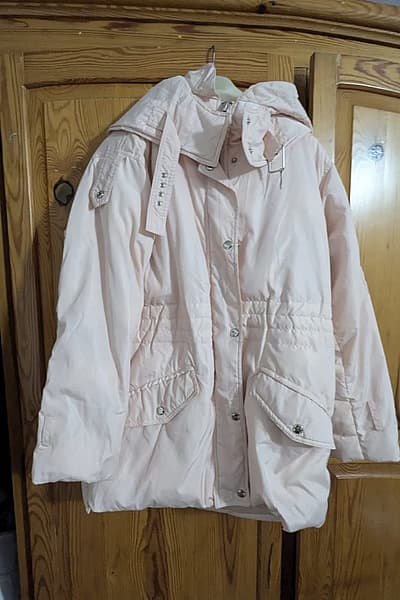Lightweight pink hooded jacket — pre-loved on Thrifted.mt
