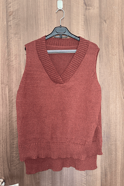 Knitted V-Neck Sleeveless Vest — pre-loved on Thrifted.mt