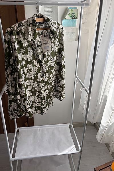 Zara Floral Button-Up Shirt by Zara — pre-loved on Thrifted.mt