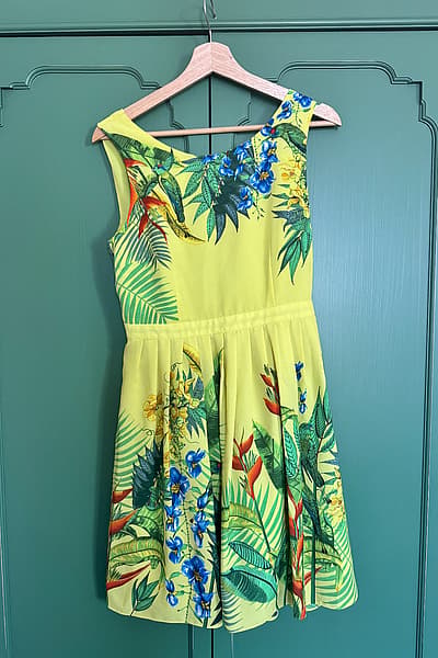 Oasis yellow dress by Oasis — pre-loved on Thrifted.mt