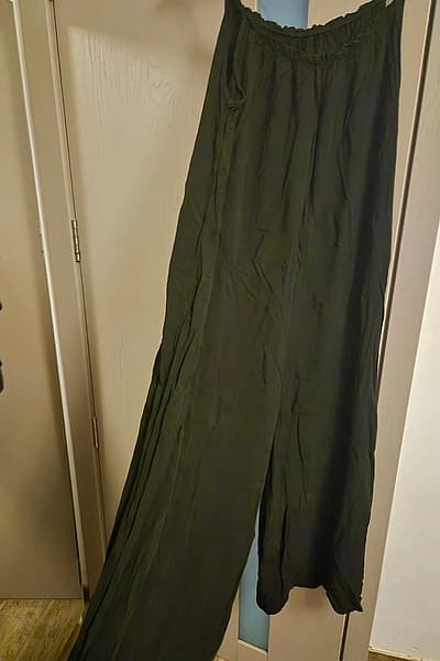 Black Wide-Leg Jumpsuit — pre-loved on Thrifted.mt