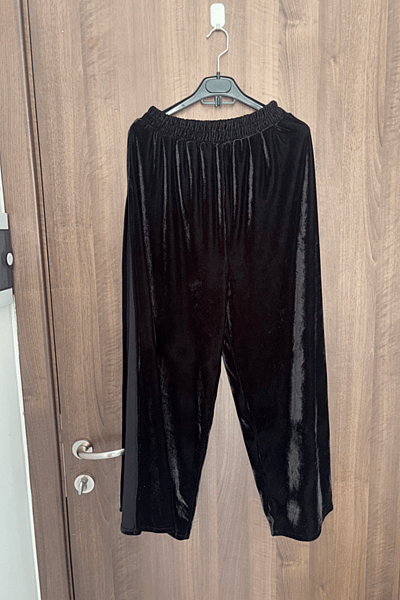 Black Velvet Wide Leg Trousers — pre-loved on Thrifted.mt