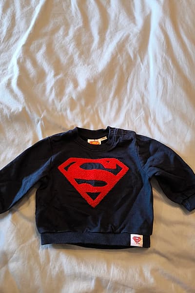 Superman navy baby sweatshirt — pre-loved on Thrifted.mt