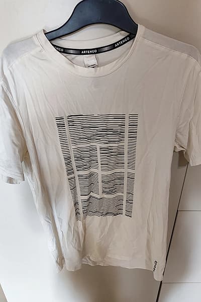 White top — pre-loved on Thrifted.mt