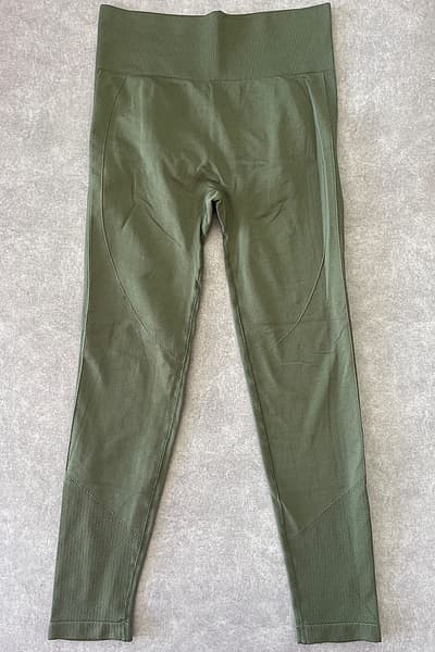 Olive Green Scrunch Bum Leggings — pre-loved on Thrifted.mt