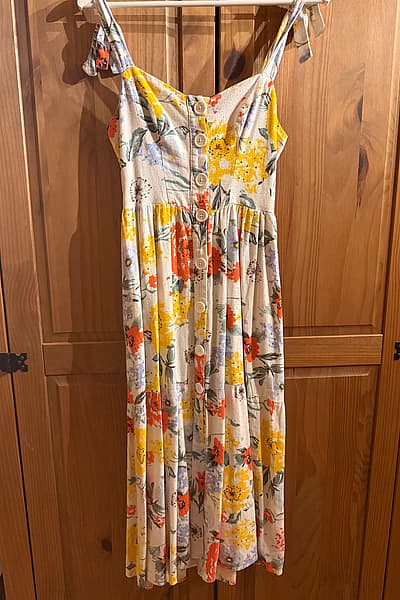 Urban Outfitters Floral midi button-up dress by Urban Outfitters — pre-loved on Thrifted.mt