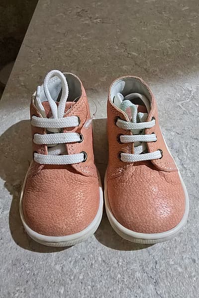 Primigi Pink Leather Baby Shoes by Primigi — pre-loved on Thrifted.mt