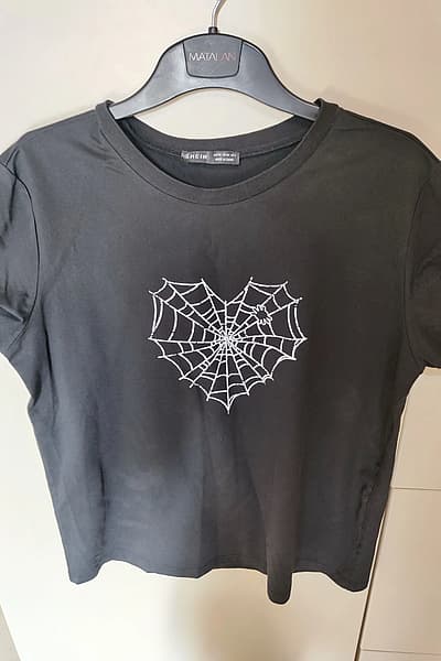 Black top — pre-loved on Thrifted.mt