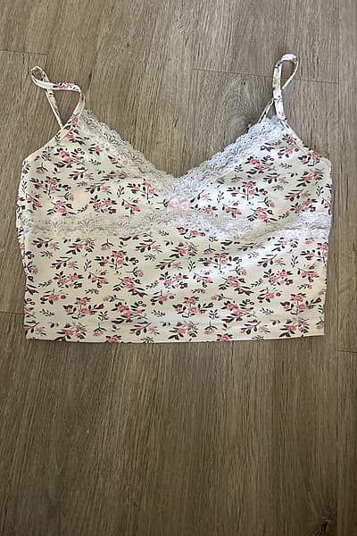 Floral Lace Trim Crop Top — pre-loved on Thrifted.mt