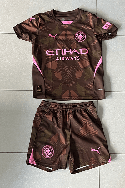 Football Shirt and Shorts by Puma — pre-loved on Thrifted.mt