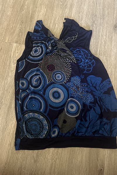 Desigual sleeveless blue patterned top by Desigual — pre-loved on Thrifted.mt