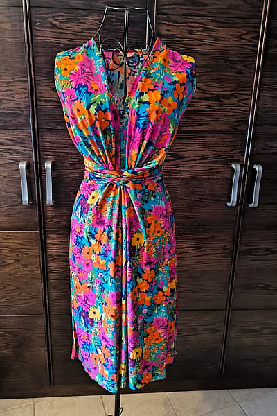 Vibrant floral print midi dress by Beldadd — pre-loved on Thrifted.mt