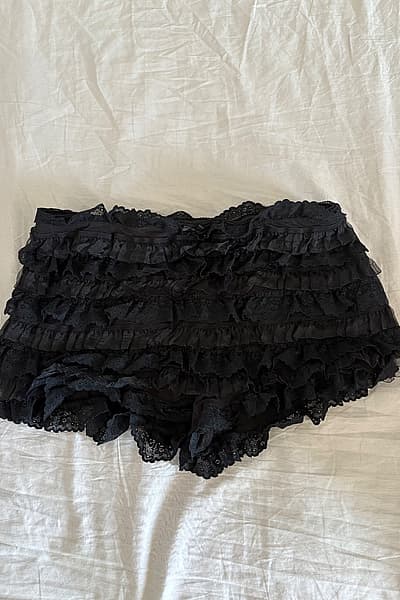 Black Ruffled Lace Shorts by SHEIN — pre-loved on Thrifted.mt
