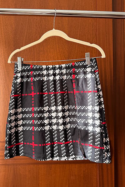 Shein Black-White-Red Skirt — pre-loved on Thrifted.mt