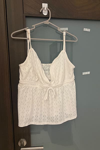 White Broderie Anglaise Cami Top by Terranova — pre-loved on Thrifted.mt