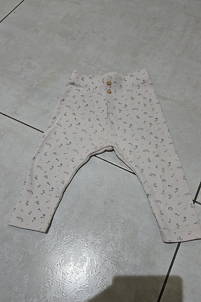 Baby Floral Ribbed Leggings by Kiabi — pre-loved on Thrifted.mt