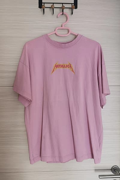 Powder pink Metallica T-shirt h&m size M by H&M — pre-loved on Thrifted.mt