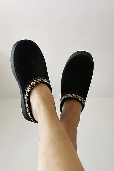 Black platform slip-on mules — pre-loved on Thrifted.mt