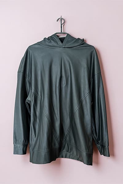 Leather effect hooded sweatshirt — pre-loved on Thrifted.mt